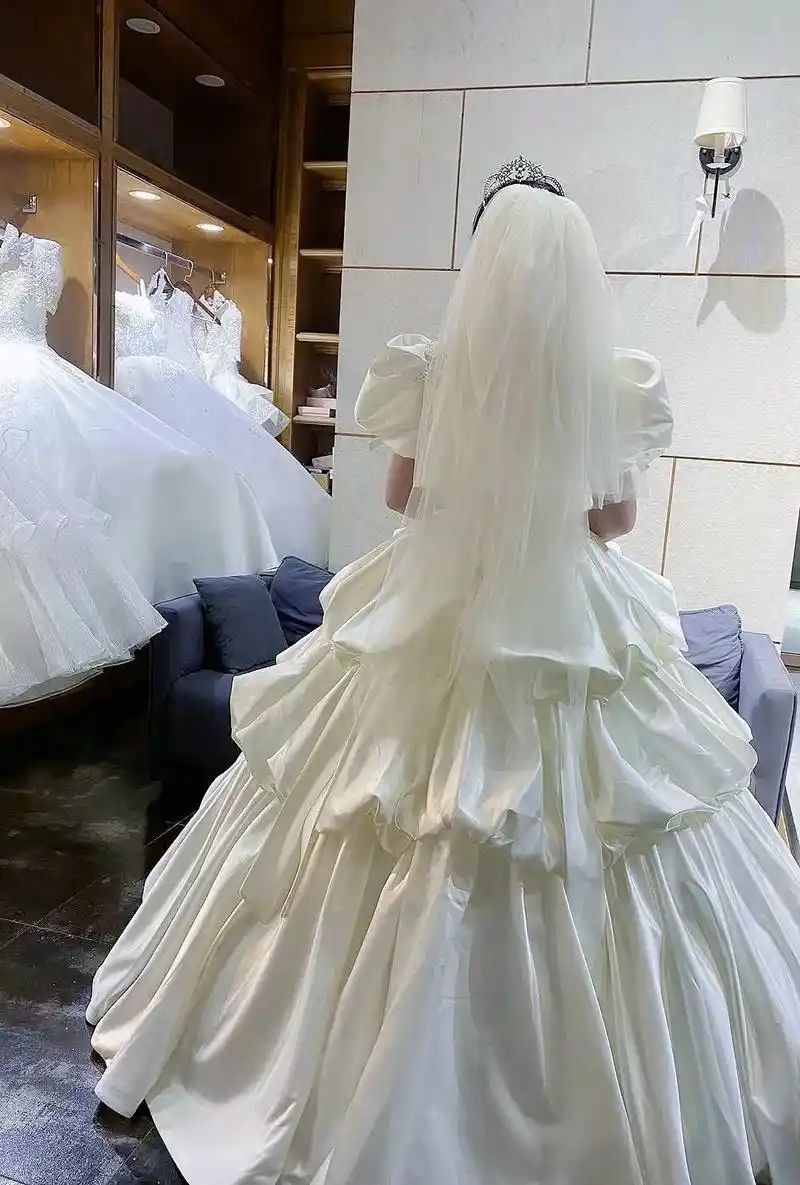 beira-贝拉婚纱礼服今日份婚纱分享 一款气质宫廷风齐地婚纱