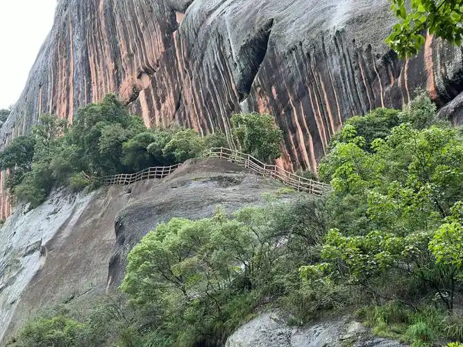韶关丹霞山一日游淋成落汤鸡