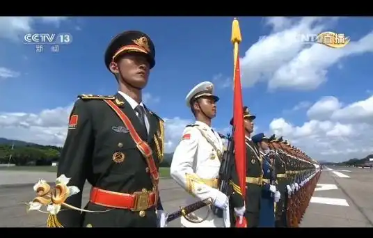 习近平检阅中国人民解放军驻香港部队