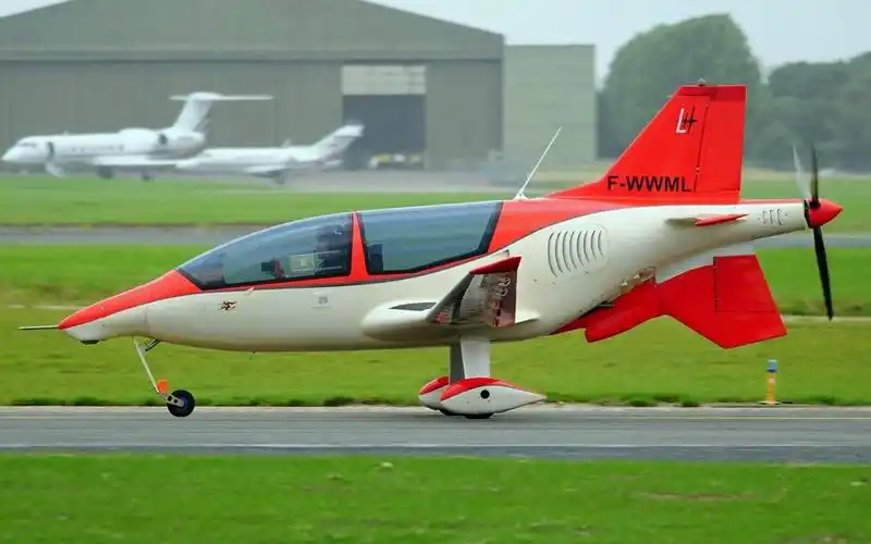 螺旋桨后置固定翼飞机 le lh-10 ellipse de lh-aviation