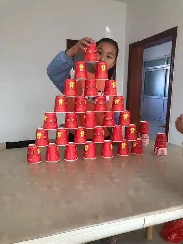 居家动手纸杯搭建小趣事