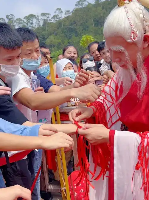 月老下凡牵红线红绳一系牵良缘观音山