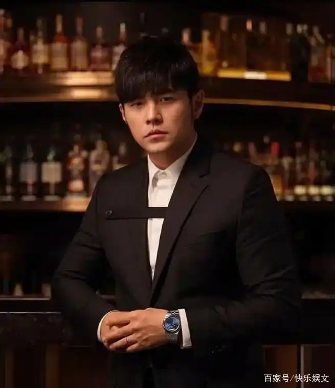 因为看了周杰伦最伟大的作品先行曲mv所以不管年龄大小也要追个星周董