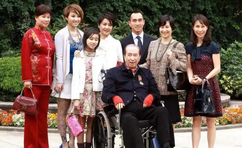 内地终于陆续开放,何鸿燊家族成为大赢家,澳门有望迎来游客潮
