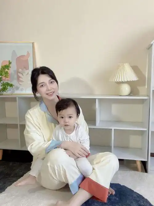 待拍了一组照片,以后宝宝在这里看书一定很舒服~#美好生活##宝妈分享