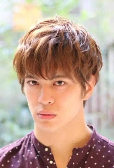 长方形脸适合什么发型 男生帅气流行的短发打造