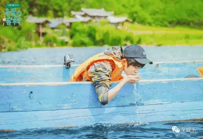 《亲爱的客栈》《青春旅社》正面开撕,这次你站千玺还是王源?