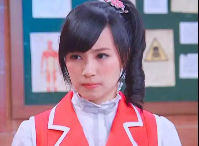 萌学园素材抱图关注