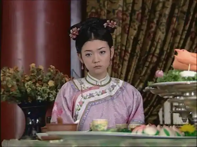 她的诅咒果然应验了,顺治怎么可能真心喜欢没有文化的花束子呢?