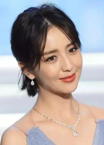 佟丽娅胖了一圈网友果然女明星的胖和普通人的胖不一样