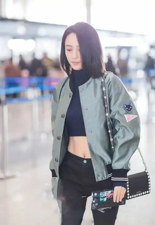 娱乐圈最美露脐装的七大女星,关晓彤宋茜上榜,唐嫣露脐照最撩人