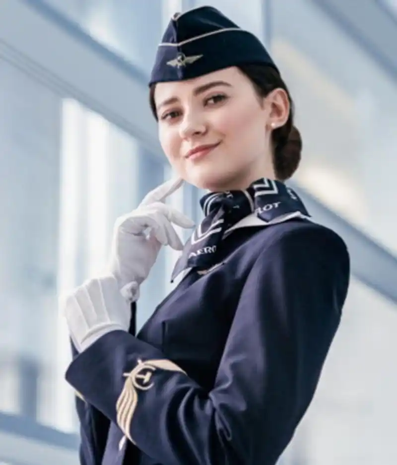 俄航"最美空姐"大赛冠军!清秀面容撞脸"高圆圆",气质女神