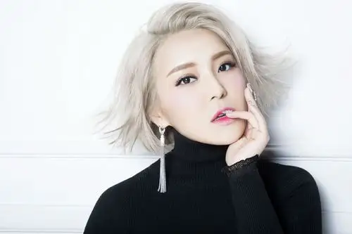 p>崔子格(queena),6月25日出生于新疆乌鲁木齐,中国内地流行女歌手