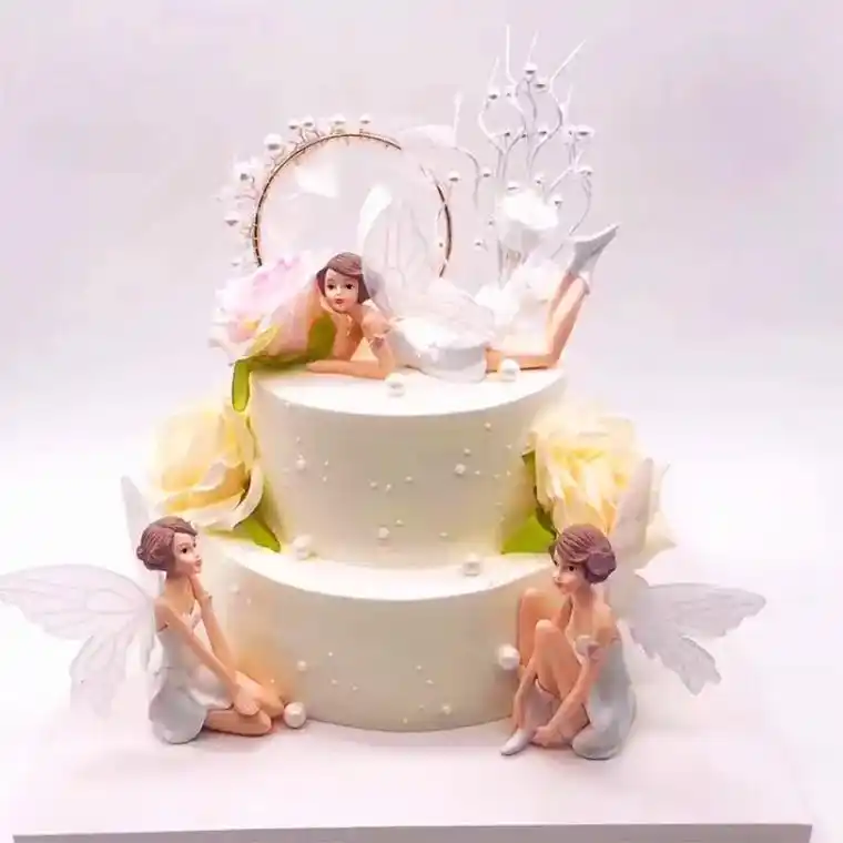 生日蛋糕上的花仙子,翅膀羽毛轻盈飘逸,暖灯温暖心房,星星月亮 - 抖音