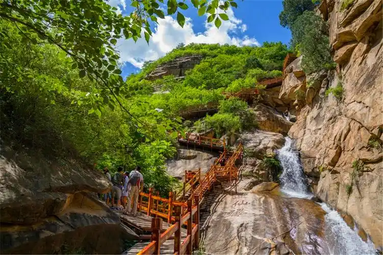 北京密云清凉谷玻璃天桥水晶长城玻璃栈道高山漂流滑索飞度激流勇进一