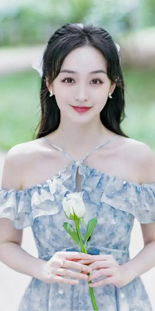 85后中国内地女演员,模特,摄影师何泓姗姐姐终于上线营业啦,她在个人