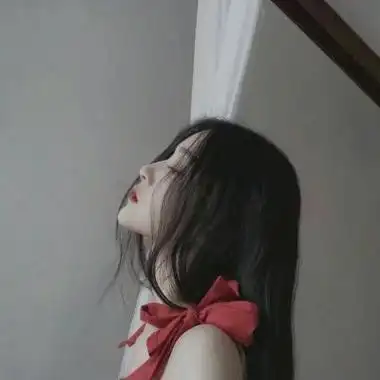 伤感女生说我居然变得如此笨拙不堪,女生头像图片-回车桌面