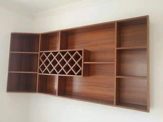 现场制作迷你酒柜!生态板柜体~u型铝收边条装饰.超级环保哦!