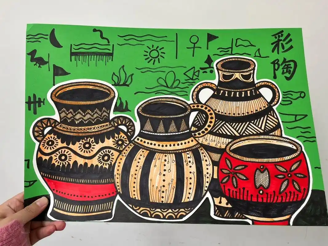创意儿童画《彩陶》      从公元前开始,陶罐就开始作为极佳的储藏器
