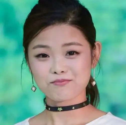 当年扮演《小兵张嘎》中的英子,谁还记得她,看如今有多美!