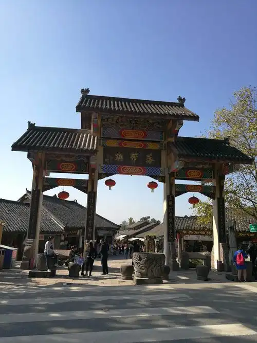 洛带古镇,位于四川成都市龙泉驿区境内,有中国西部客家第一古镇之称