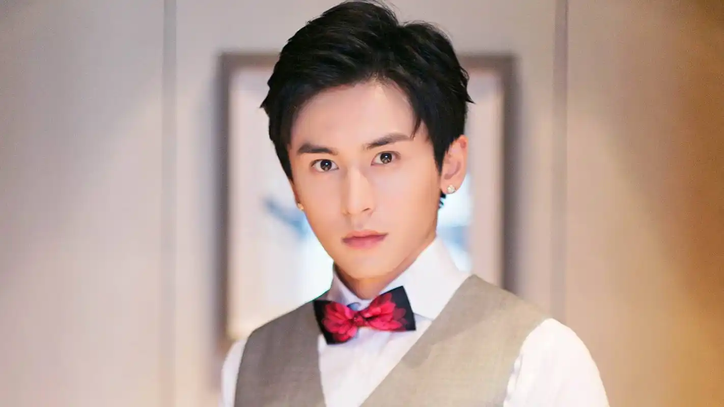 小鲜肉张哲瀚帅气写真高清电脑壁纸高清大图预览1920x1080_大陆明星