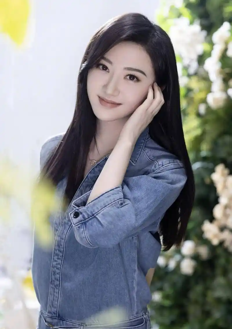 女星景甜优雅写真人间的富贵花