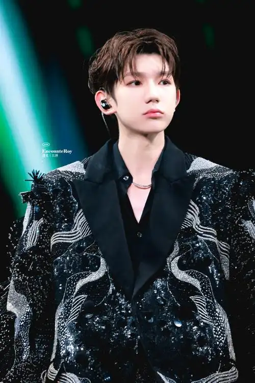 王源陆虎祝赵英俊生日快乐##王源客厅狂欢巡演