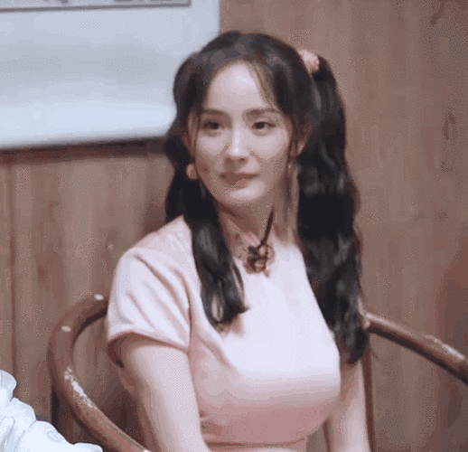 杨幂现在很看重她和白宇的那部医生剧谢谢. 来自星闻快递 - 微博