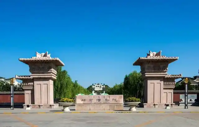 推荐景点:战国赵,秦汉,明朝的古长城;北魏盛乐古城遗址;昭君博物院