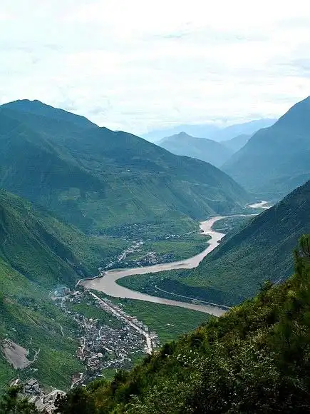 《远眺大渡河》