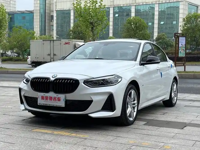 宝马 宝马1系  2021款 改款 120i m运动曜夜版图片