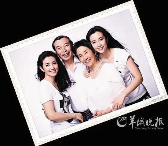 李冰冰全家福   杜德伟与父亲   品冠怀抱宝宝   吴镇宇之子   刘