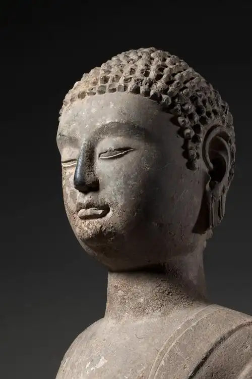 《北齐 石雕佛半身像》