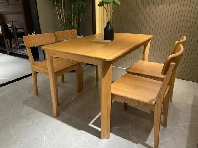 简约风餐桌,一桌四椅,好搭配.爆款,店内有现货.