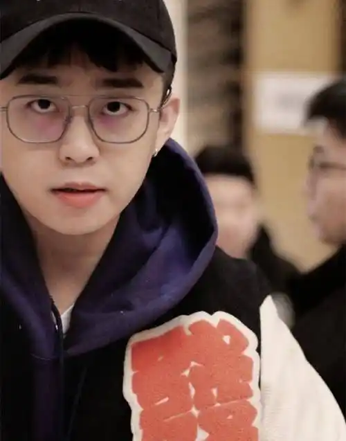 德云社无锡专场结束,台下满坑满谷,网友:德云社演员是真能挣钱_张九龄