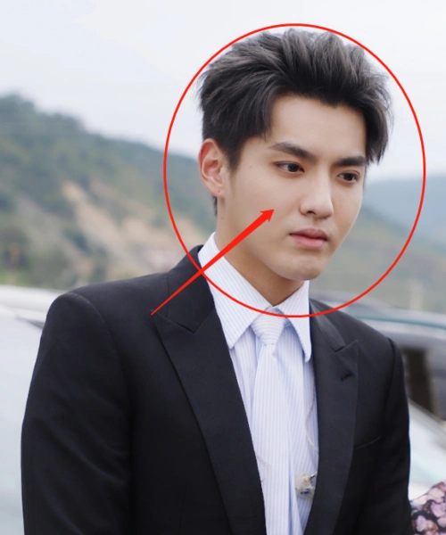 吴亦凡为央视活动演唱大碗宽面魔鬼镜头下生图如何一目了然