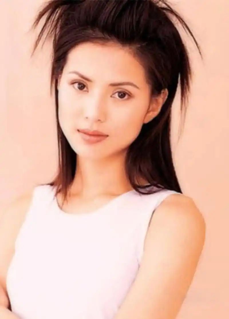 李若彤的古装照和生活照哪张最美?