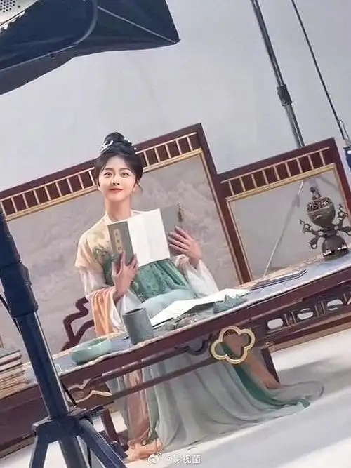 谭松韵郑业成新剧杀青##蜀锦人家杀青特辑