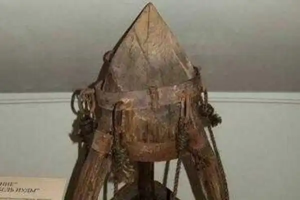 三,古代最残忍刑罚三角木马,将女性全身重量压在阴道上