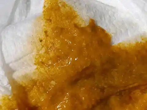 麻烦问下大家,这样的便便是正常的吗(便便是黄色的)带有酸味