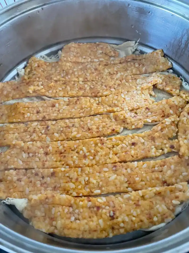 纯手工零添加 #自制辣条 #爱生活爱美食 - 抖音