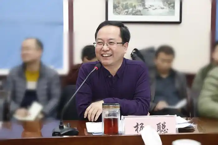 学校召开第三季度追赶超越点评会