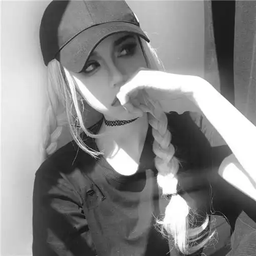 女生冷酷无情霸气黑白头像图片