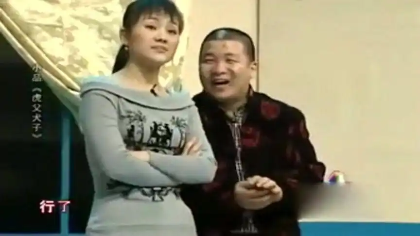 "东北女霸王"金玲二人转《虎父犬子》,孙小宝都招架不住,笑尿