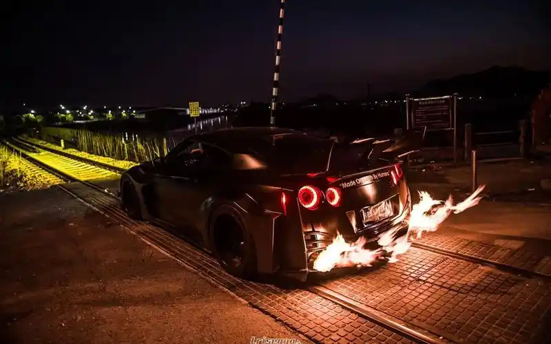 [听听这skr] 喷火的gtr armytrix升级阀门排气 upspeed赛道日展车-tom