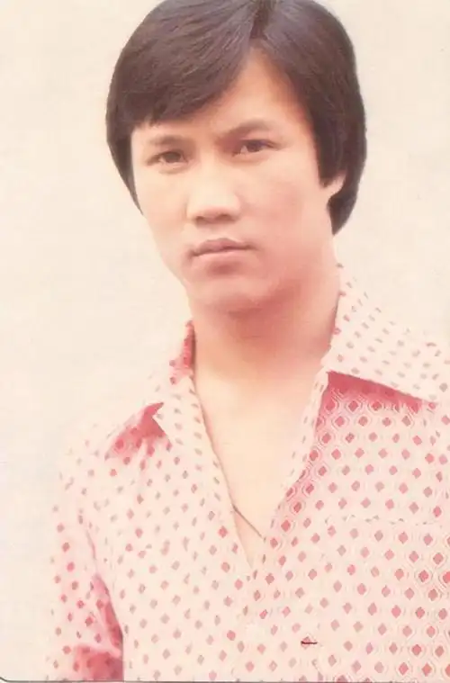 在当时,武打演员稀缺,黄元申的出现无疑给影视圈注入了一股清流.