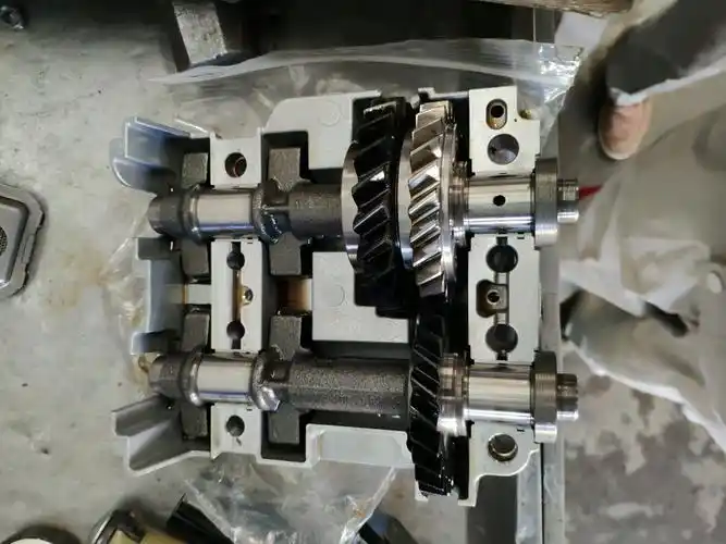 丰田凯美瑞2406年的油底平衡轴咋对