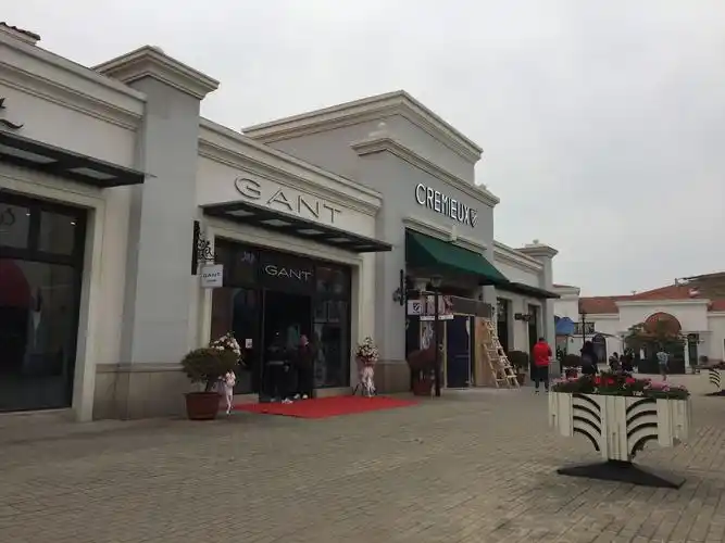 百联奥特莱斯广场