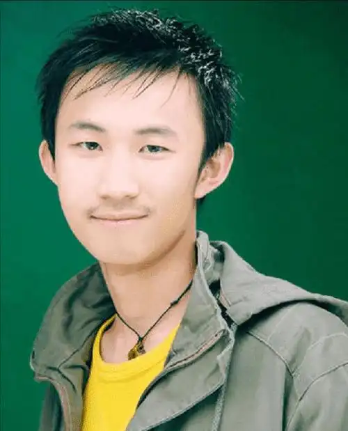 廖宇靖在文学领域中,展现出了非凡的才华.